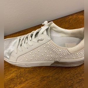 EUC Dolce Vita Women's Zina Pearl Lace Up Low Top Sneakers